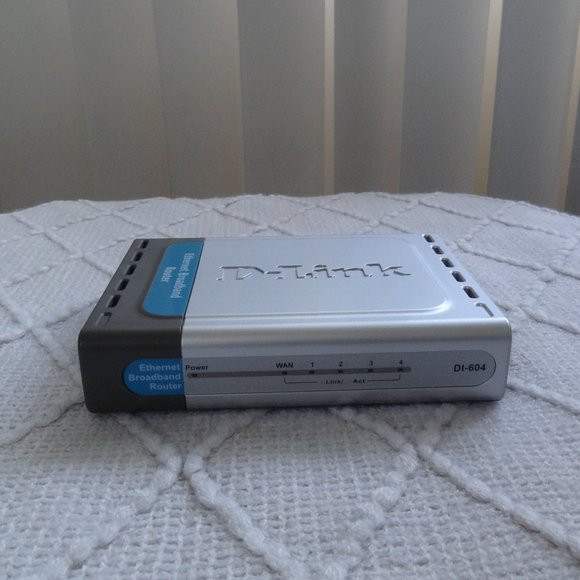 D-Link ROUTER ~ DI-604 ~ Like NEW - Picture 2 of 7